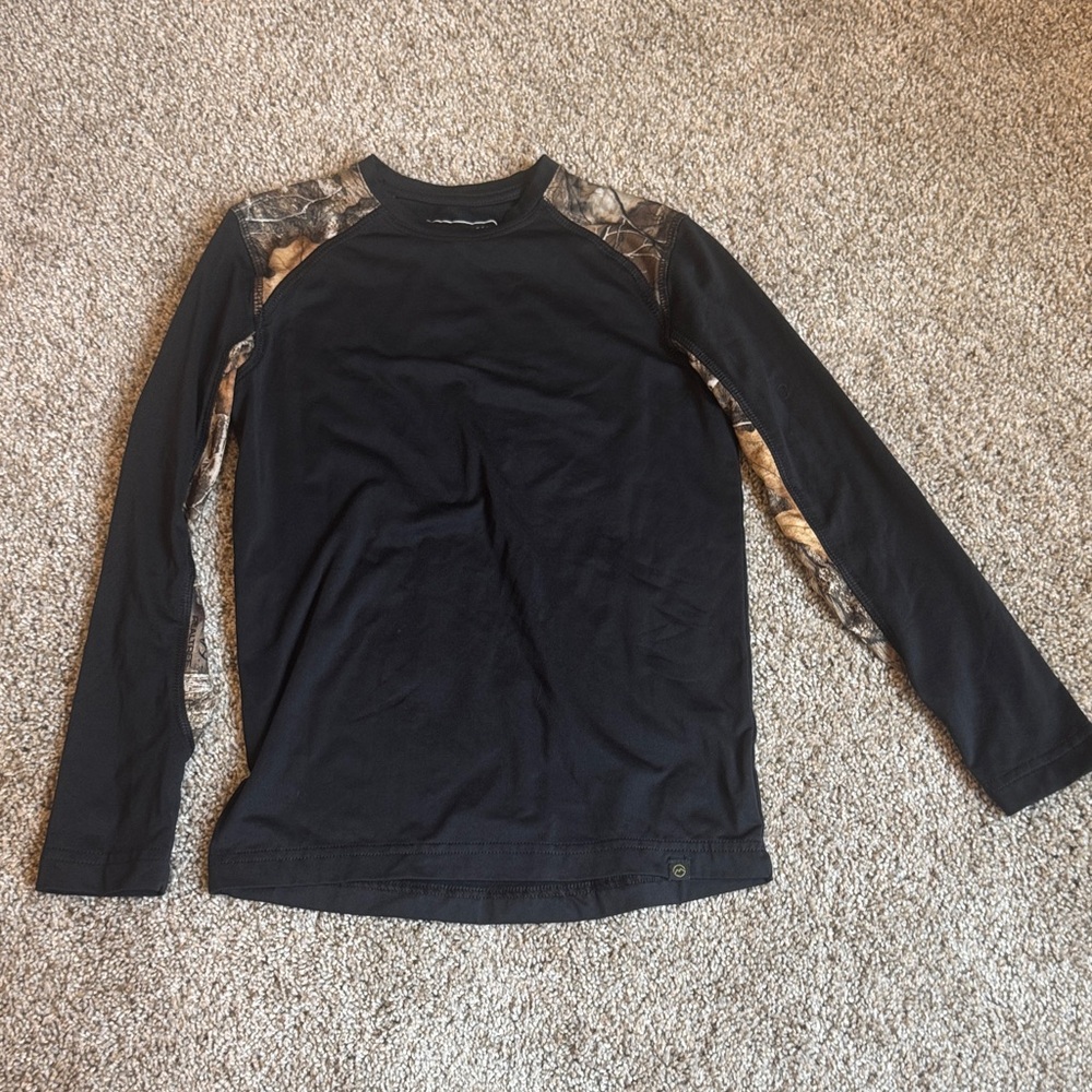 Magellan Outdoors Boys Realtree Camo Long Sleeve Performance Shirt Size Small ⭐️